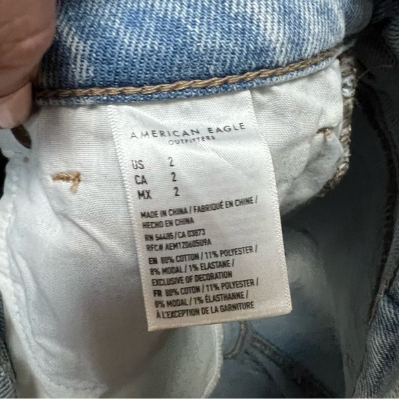 NWT American Eagle Mom Short Denim Jean Roll Hem Distressed High Rise Size 2 - Picture 6 of 6